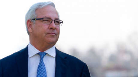 Un diputado chileno asiste a una sesión virtual del Congreso y deja ver un cuadro del dictador Augusto Pinochet