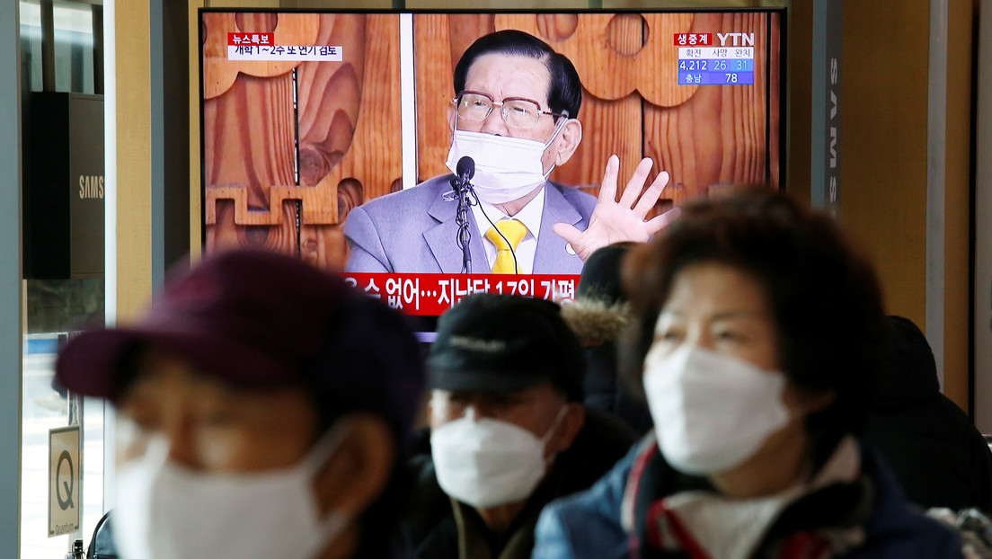 Arrestan en Corea del Sur al líder de una secta de la que miles de miembros se infectaron con coronavirus