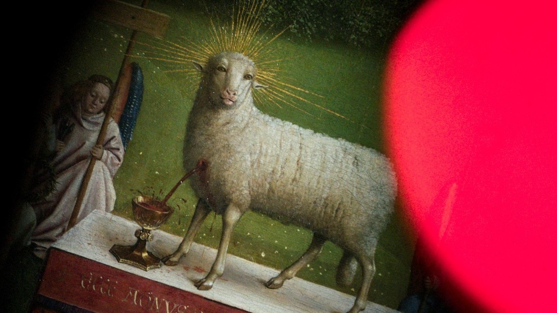 FOTOS: Revelan los rasgos originales del 'cordero místico' del famoso retablo de los hermanos Van Eyck