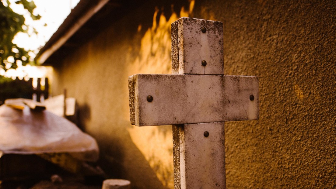 Empresarios bolivianos fabrican hornos crematorios móviles ante el repunte de muertes por covid-19