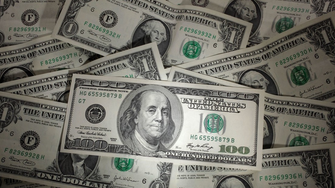 Advierten que la caída del dólar podría ser "un signo de peligro real" para la economía global