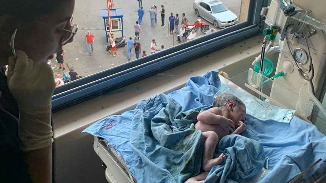 VIDEO: Una mujer da a luz cuando su hospital es sacudido por la explosión en Beirut