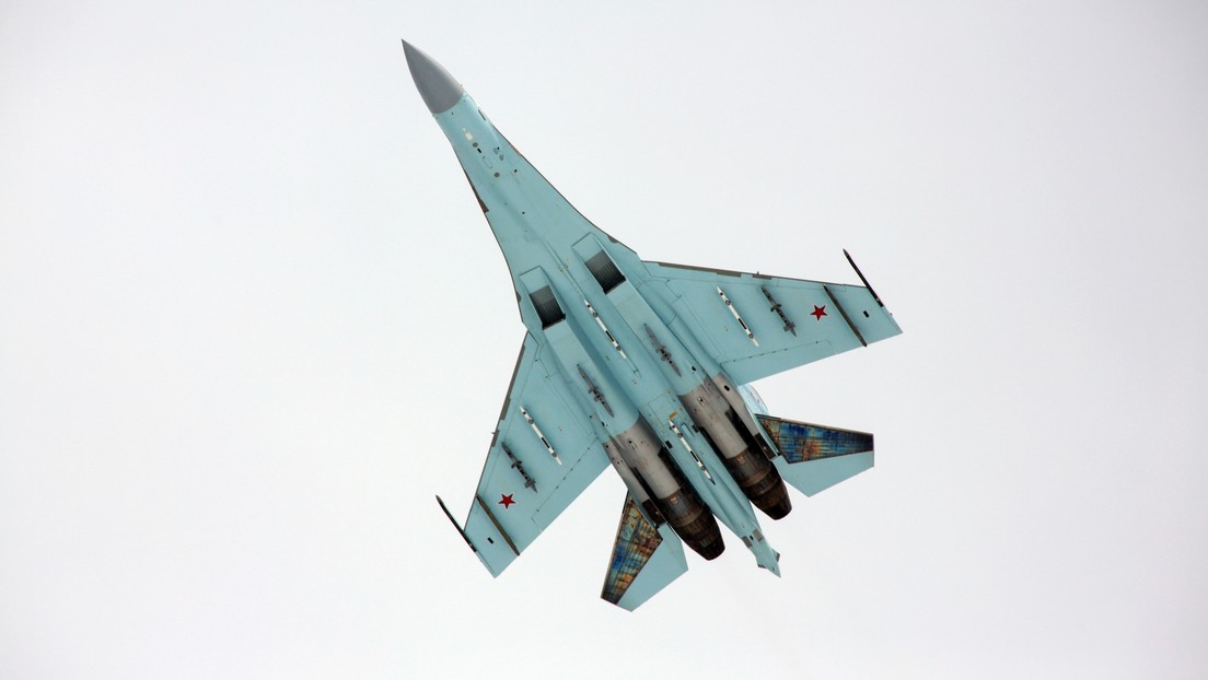 Un caza Su-27 ruso intercepta dos aviones espía de EE.UU. sobre el mar Negro