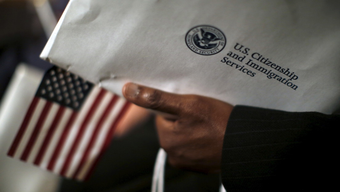 Un número récord de personas renuncian a su ciudadanía estadounidense