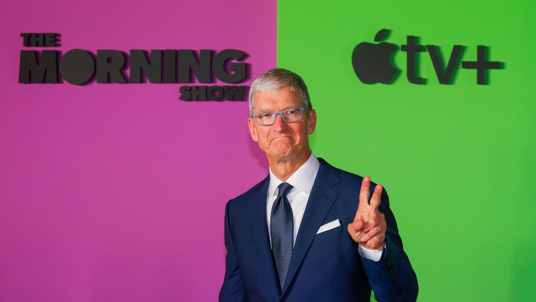 Tim Cook se convierte en multimillonario, mientras Apple consigue un valor histórico