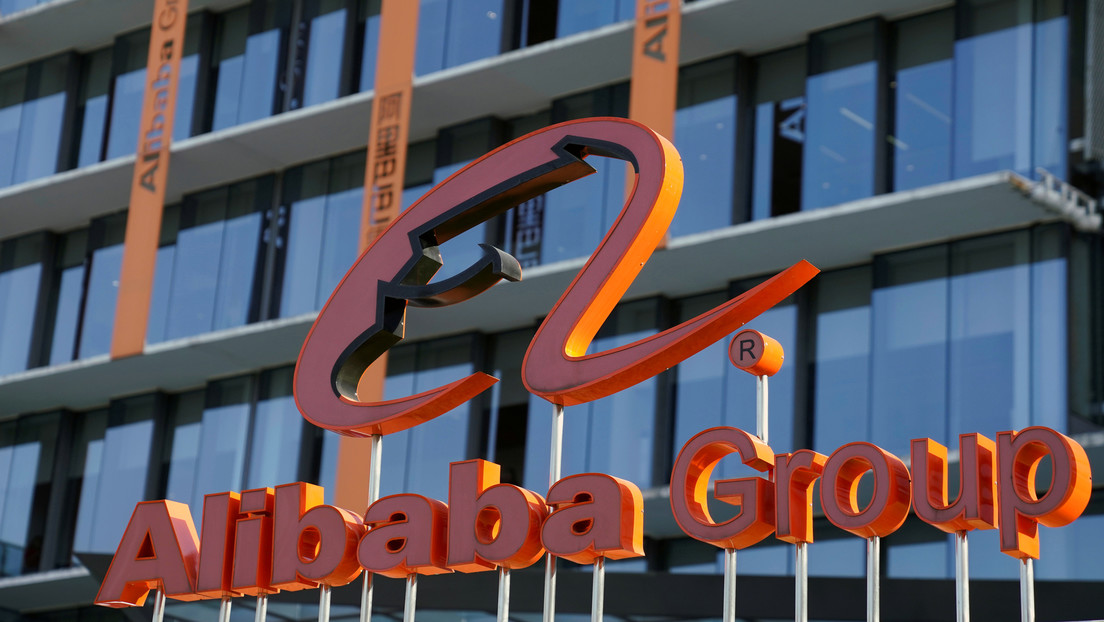 Trump señala que estudia la posibilidad de prohibir la actividad de la empresa china Alibaba en EE.UU.