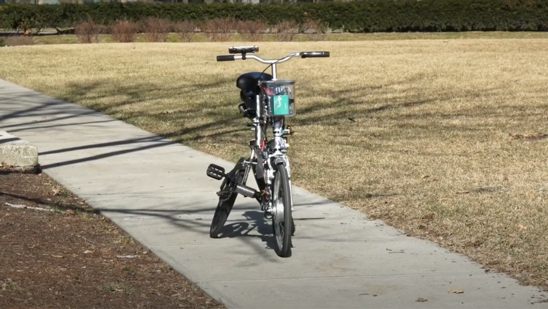 VIDEO: Desarrollan una bicicleta convertible que llega hasta el cliente por sí misma