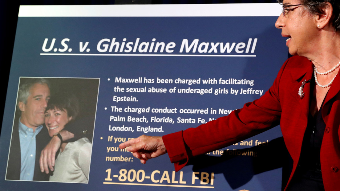 Abogado de Ghislaine Maxwell asegura que su clienta es vigilada constantemente por psicólogos penitenciarios