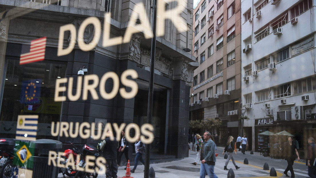 Dólar 'blue' en Argentina: Por qué el mercado negro de divisas ofrece una alternativa tentadora frente a la crisis de la pandemia