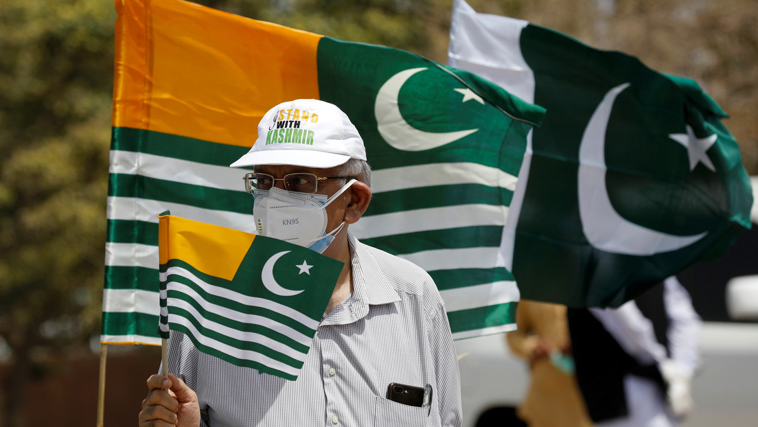 Un ministro de Pakistán advierte a la India que su país puede usar mini bombas nucleares
