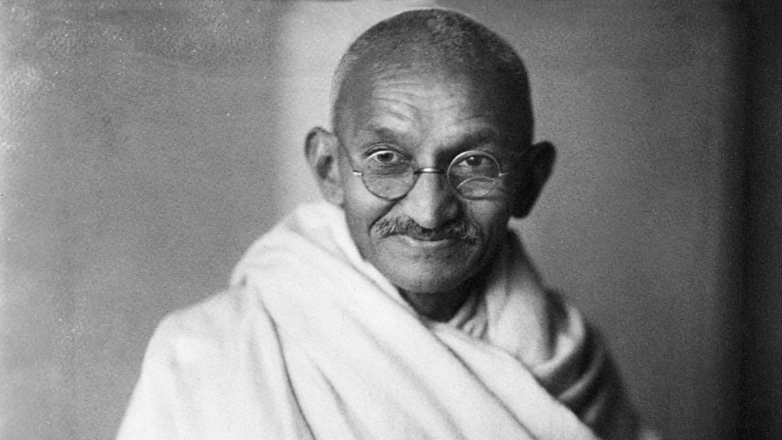 Subastan por 340.000 dólares las míticas gafas de Mahatma Gandhi