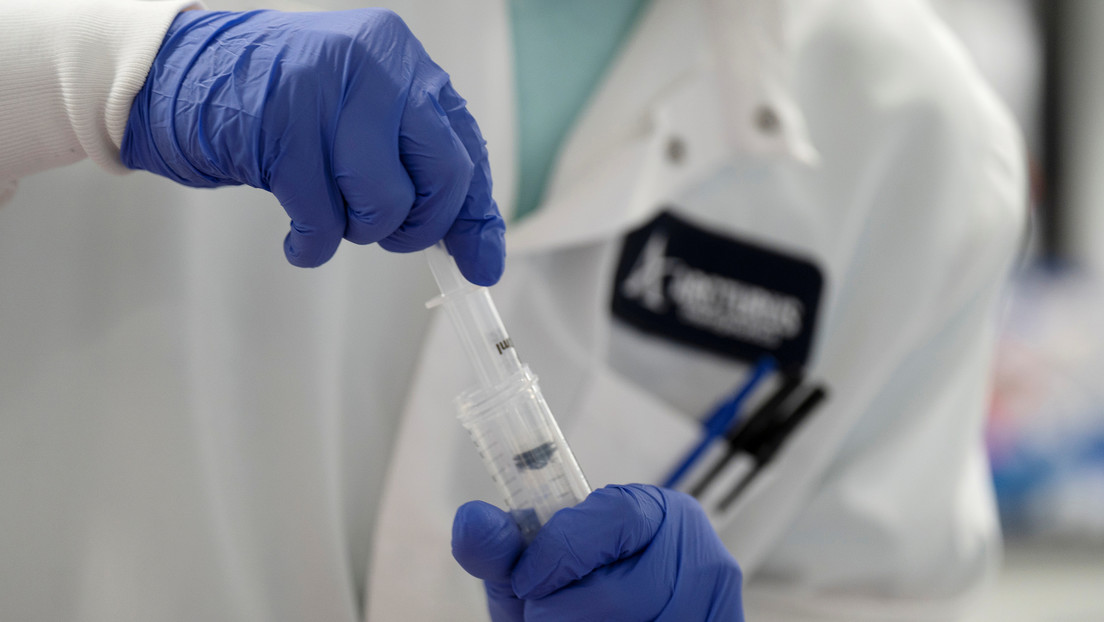 Un virólogo de EE.UU. asegura que la vacunación obligatoria contra el covid-19 "simplemente es imposible"