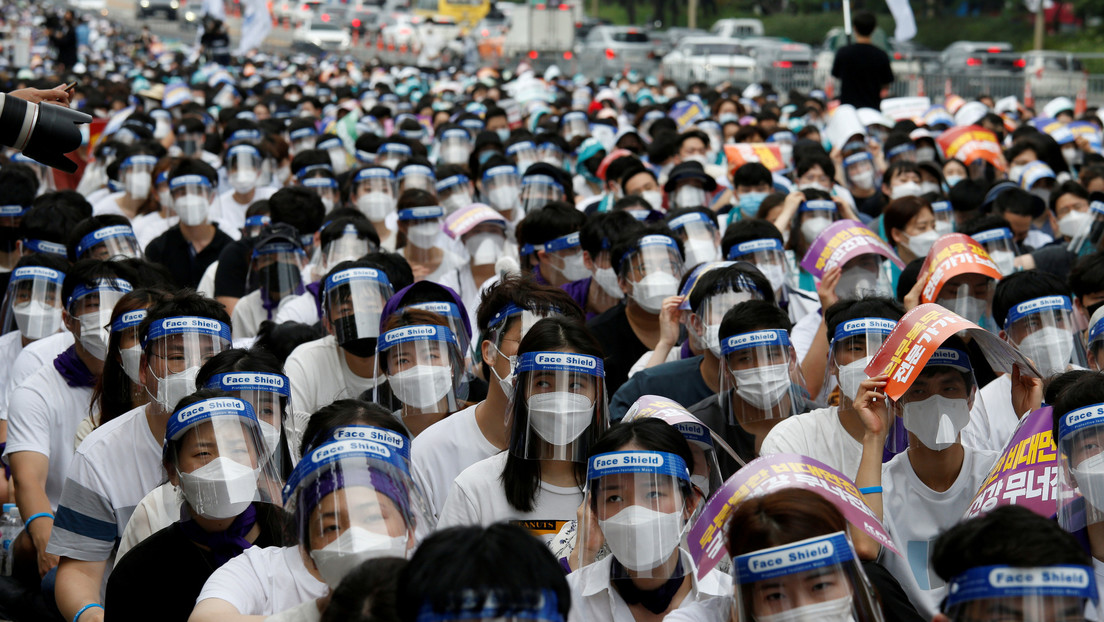 Corea del Sur, "al borde de la pandemia nacional" tras reportar el mayor número diario de casos de coronavirus