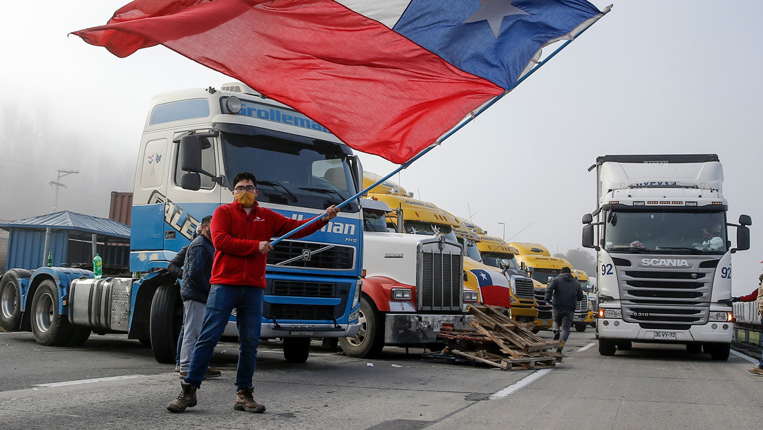 Camioneros en Chile comienzan un paro por tiempo indefinido: "Vamos a estrangular las carreteras"