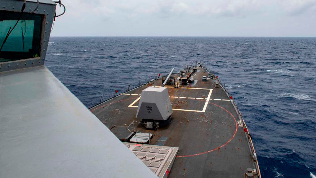 El Ejército chino anuncia que expulsó un destructor de EE.UU. de aguas cercanas a las islas Paracelso en el mar de China Meridional