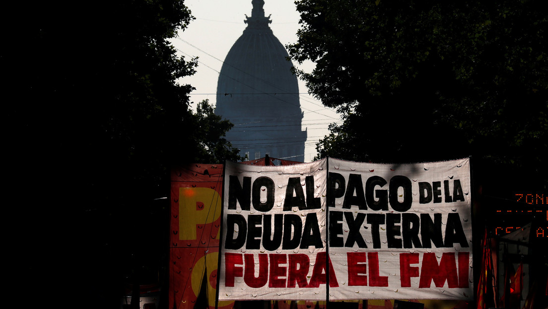 Cómo el neoliberalismo está en 'default' en América Latina (y qué hace para no desaparecer)