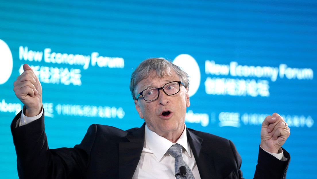 VIDEO: Bill Gates prepara un pastel de Oreo para Warren Buffett por su 90 cumpleaños