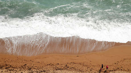 Muere tras rescatar a dos hijos suyos que se ahogaban en el mar