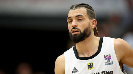 Un club de Alemania despide a un baloncestista por difundir teorías de conspiración sobre el covid-19