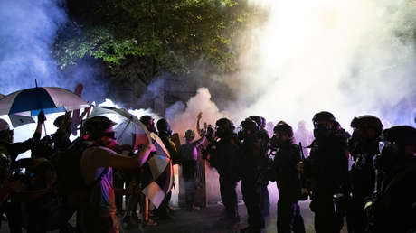 EE.UU.: Indignación en las redes por una foto de una anciana agredida por manifestantes durante protestas en Portland