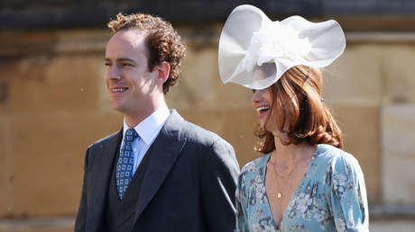 El príncipe Enrique 'castigó' a su mejor amigo por aconsejarle sobre Meghan Markle, revela un libro sobre los duques de Sussex
