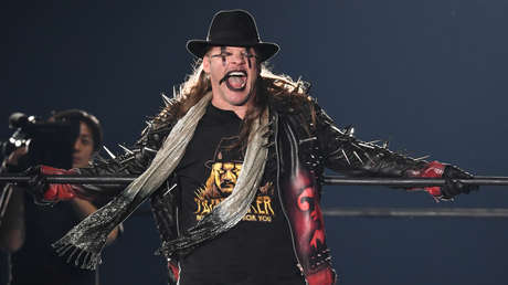 Tachan de "dios del covid-19" al luchador Chris Jericho por participar en un evento multitudinario, y el deportista responde