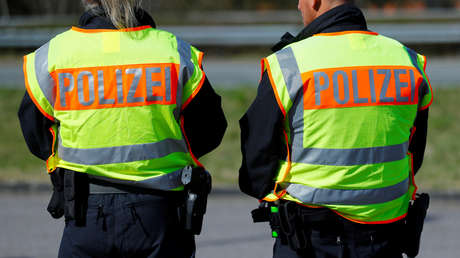 Indignación en Alemania: policía presiona con la rodilla el cuello de un adolescente durante el arresto (VIDEO)