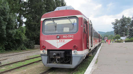 Un cantante es arrollado por un tren mientras realizaba una transmisión por Facebook (VIDEO)