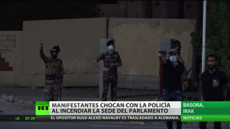 Irak: Manifestantes chocan con la Policía tras incendiar la sede de un Parlamento regional