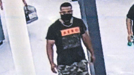 "Ahora tienes covid": la Policía de EE.UU. busca a un hombre que abraza a desconocidos para infectarlos