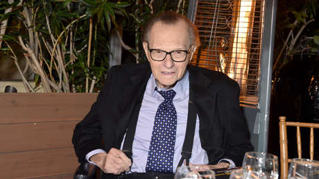 Dos hijos de Larry King mueren con tres semanas de diferencia