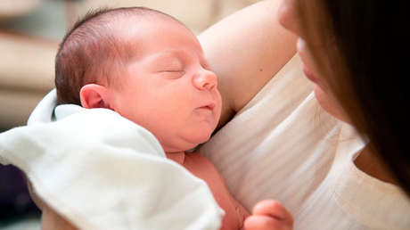 VIDEO: Un bebé asombra a sus padres diciendo 