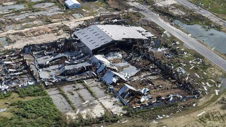 Edificios destruidos y calles inundadas: el alcance de la devastación del ciclón Laura en EE.UU. en imágenes