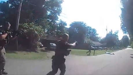 Cinco policías matan a tiros a un hombre armado que intentó huir a pie de un arresto en EE.UU.