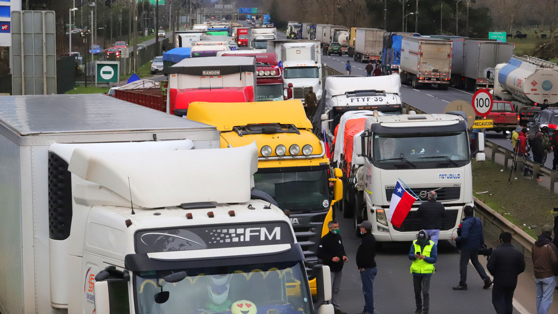 Del "Todos somos camioneros" a "Camioneros, vergüenza nacional": la protesta que divide a Chile
