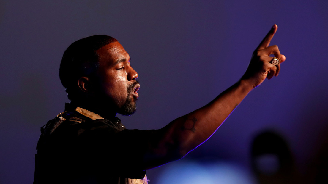 VIDEOS: Kanye West 'reproduce' un milagro de Jesús caminando sobre el agua y deja perpleja a la Red