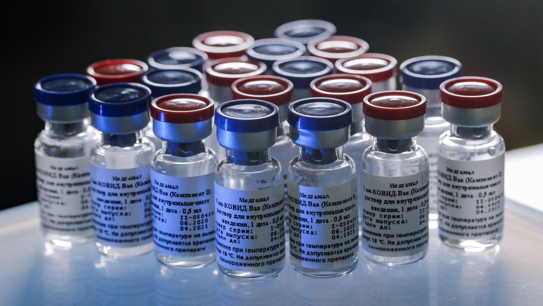 Los ensayos en niños de la vacuna rusa contra el coronavirus podrían empezar en 9 meses