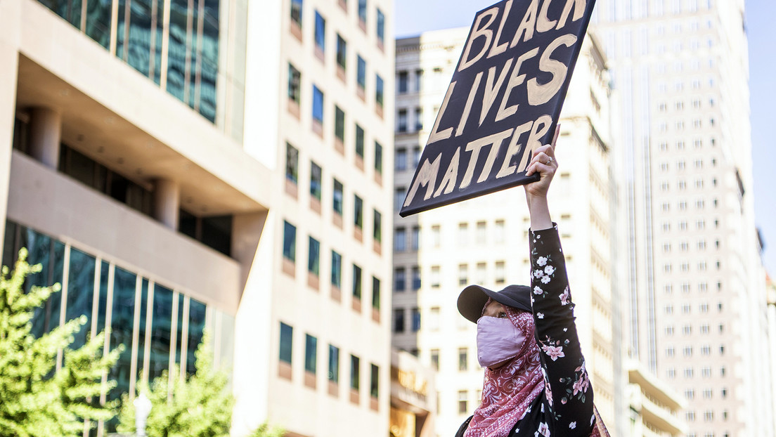 VIDEO: Manifestantes de Black Lives Matter acosan y se burlan de unos ancianos en EE.UU.