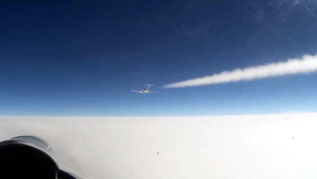 VIDEO: El momento en que un caza ruso de la Flota del Báltico intercepta a dos aviones de reconocimiento de la OTAN acercándose a la frontera de Rusia