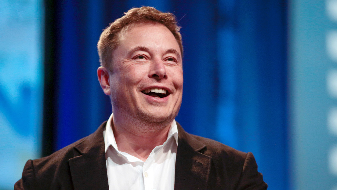 Elon Musk olvida el nombre de su hijo X Æ A-Xii al preguntársele cómo está