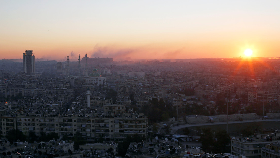 Las fuerzas de defensa aérea sirias repelen un ataque con misiles en la provincia de Alepo