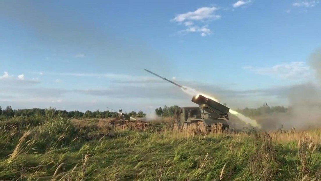 VIDEO: Ejercicios de artillería de sistemas de la Flota del Báltico en el oeste de Rusia