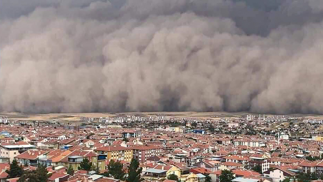 VIDEOS: Una impresionante tormenta de arena cubre Ankara