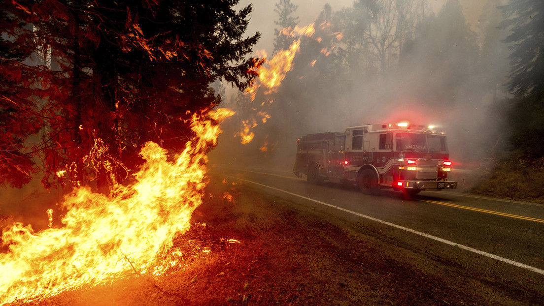 VIDEO: Capta un enorme remolino de fuego provocado por fuertes incendios forestales en California