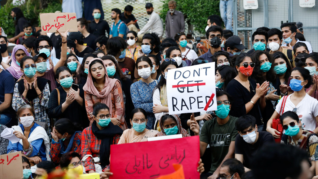 Indignación en Pakistán por la violación de una mujer frente a sus hijos