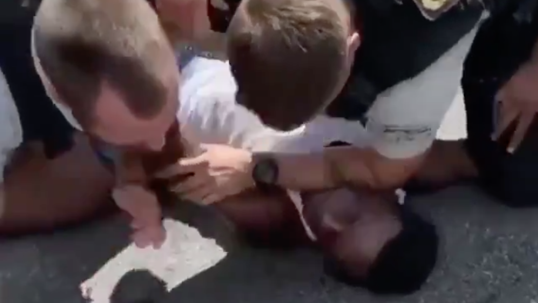 "Estoy a punto de morir": un policía de EE.UU. deja sangrando e inconsciente a un afroamericano durante su arresto (VIDEOS)