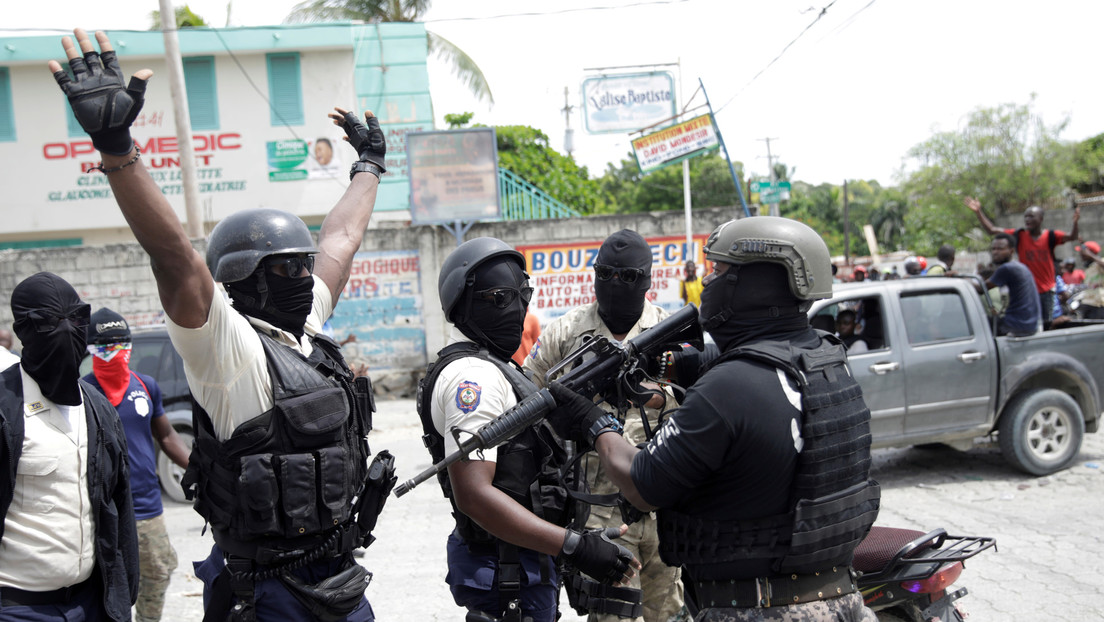 Estallan caóticas protestas en Haití para exigir la liberación de un oficial detenido (VIDEO)