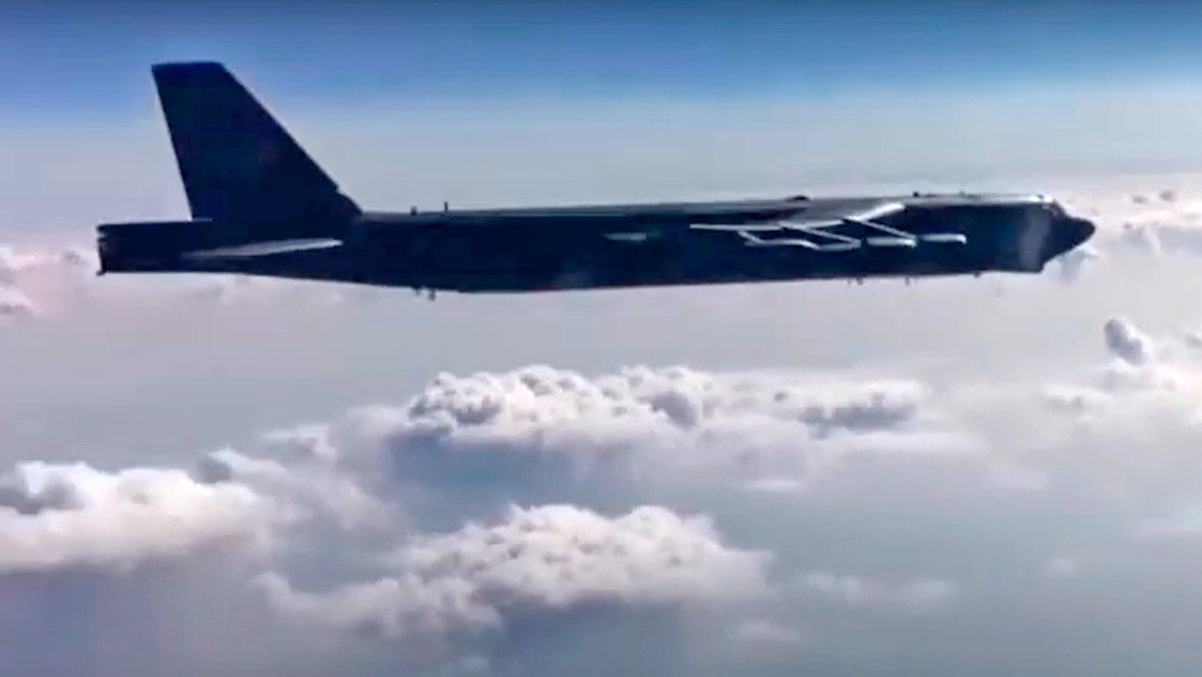 VIDEO: Cuatro cazas rusos se movilizan para interceptar a tres bombarderos estratégicos B-52H de EE.UU. sobre el mar Negro