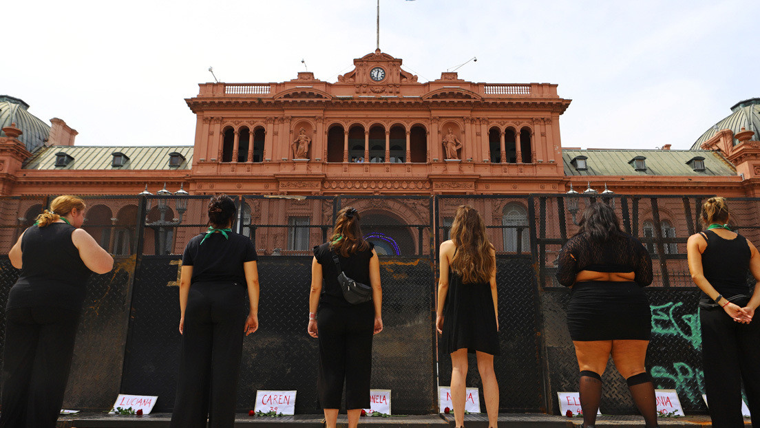 Conmoción en Argentina por el brutal feminicidio de una mujer con cinco meses de embarazo