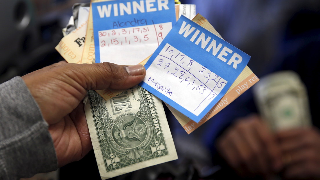 Un conductor apuesta durante 20 años a los mismos números y gana 2 millones de dólares en la lotería